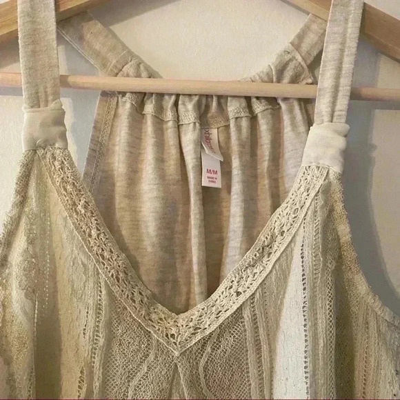 Bundle mossimo tanks and T-shirt women’s - Picture 11 of 11